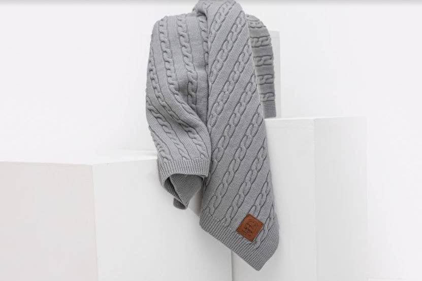 Classic Cable Knit Throw