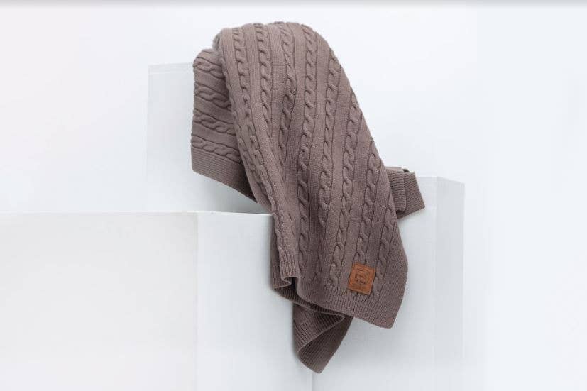 Classic Cable Knit Throw