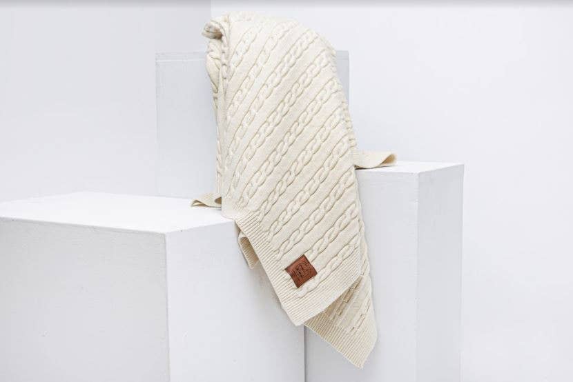 Classic Cable Knit Throw