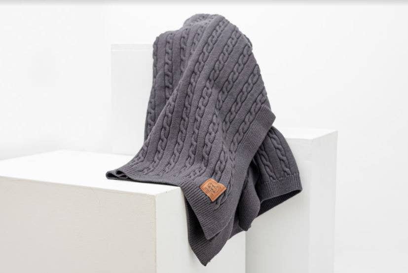 Classic Cable Knit Throw