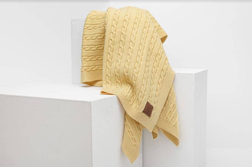 Classic Cable Knit Throw